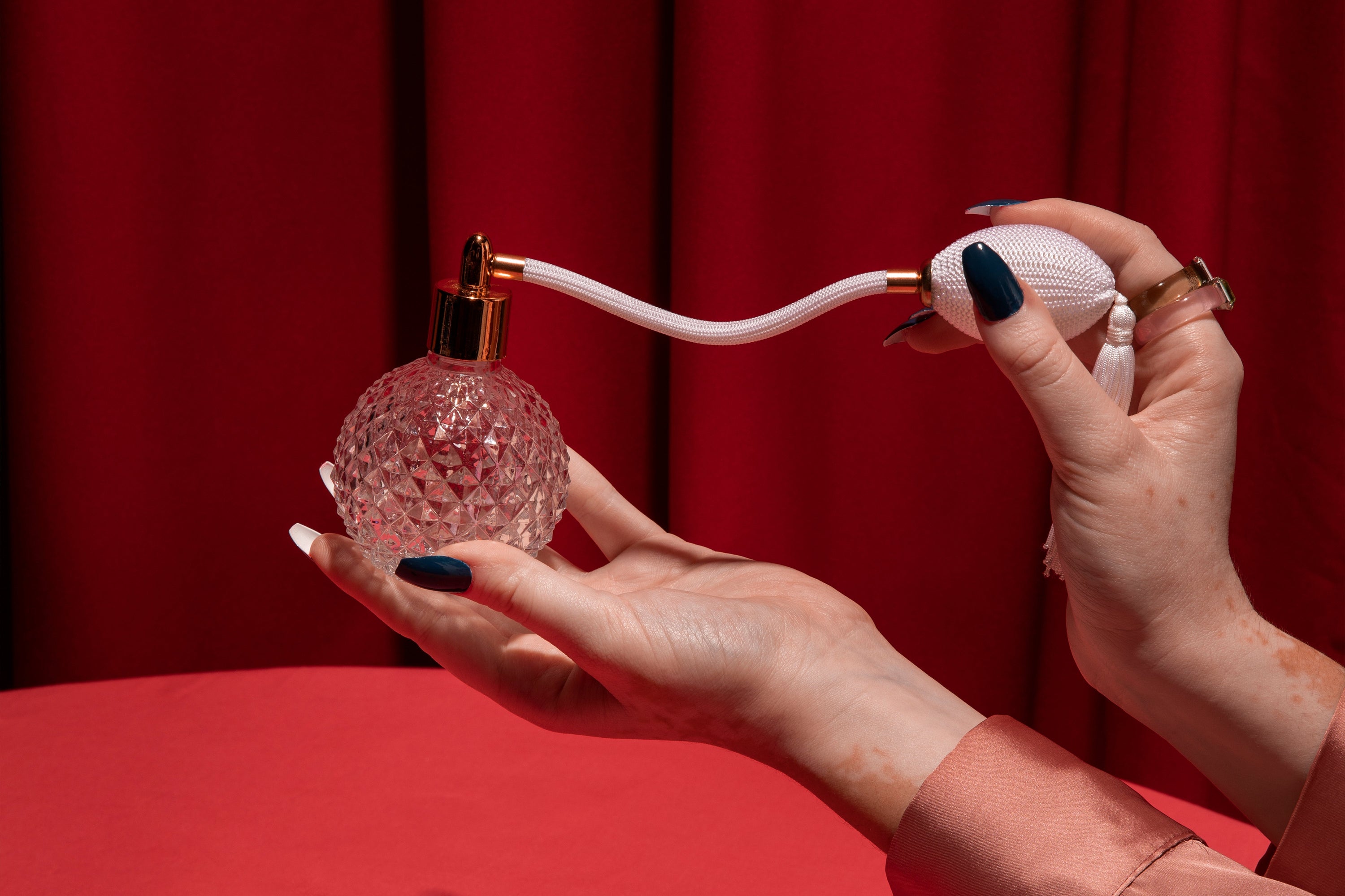 Beyond Mainstream Scents: The Allure of Niche Perfumes
